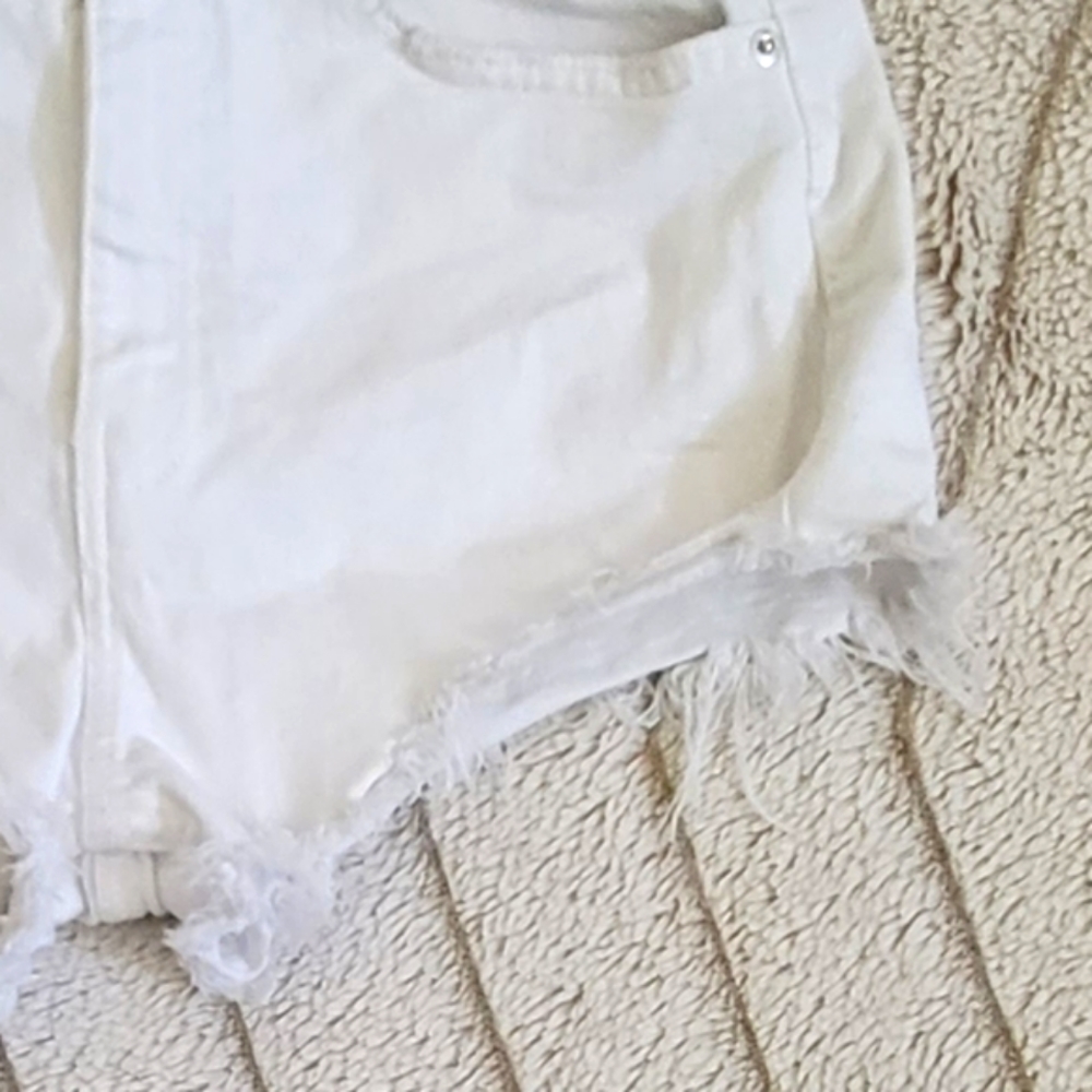 Zara High Rise Distressed Short - Picture 5 of 6
